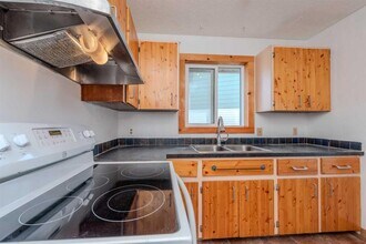 3036 Dover Cres SE in Calgary, AB - Building Photo - Building Photo