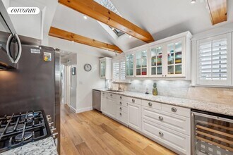 33 Bay Ave in Sag Harbor, NY - Building Photo - Building Photo