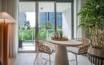 1550 Brickell Ave in Miami, FL - Foto de edificio - Building Photo