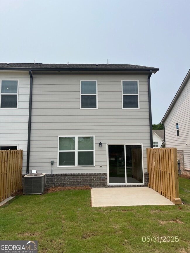 233 Kenoot Dr in Mcdonough, GA - Foto de edificio - Building Photo