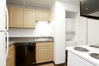 Linden Towers *Washer & Dryer in Apartment* in Bensenville, IL - Foto de edificio - Interior Photo