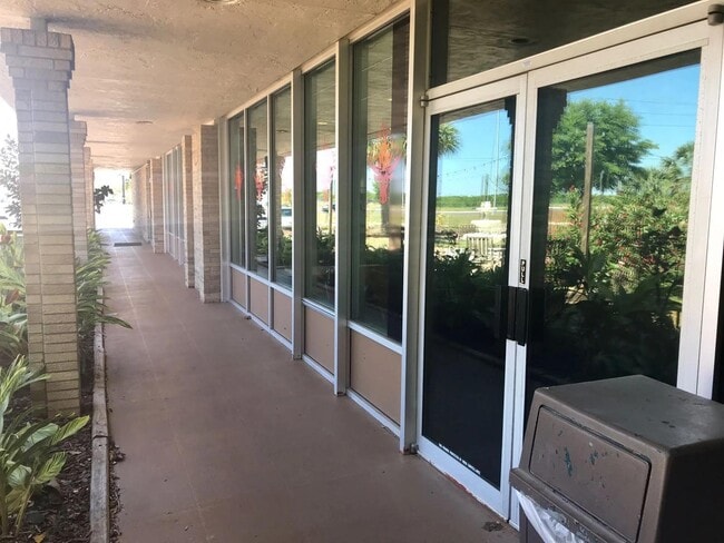 28610 US-27 in Dundee, FL - Building Photo - Building Photo
