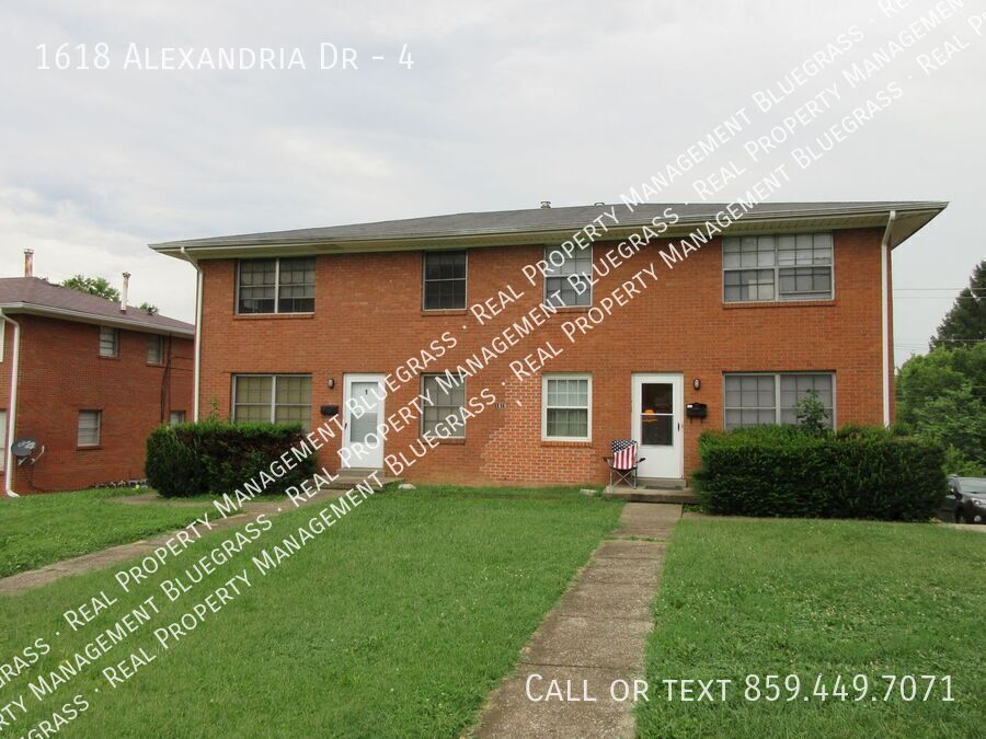 1618 Alexandria Dr in Lexington, KY - Building Photo