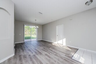 405 Acacia Tree Way in Kissimmee, FL - Building Photo - Building Photo