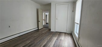 113 W Seneca St in Oswego, NY - Building Photo