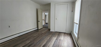 113 W Seneca St in Oswego, NY - Building Photo - Building Photo