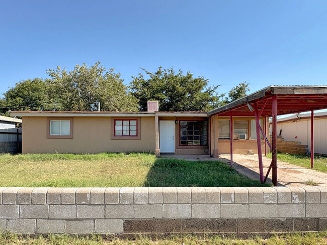property at 1004 W MacKenzie Dr