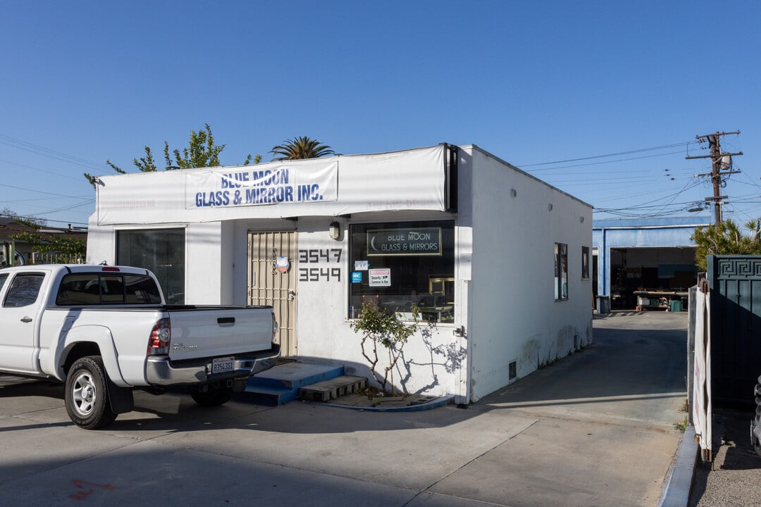 3555 Overland Ave in Los Angeles, CA - Building Photo