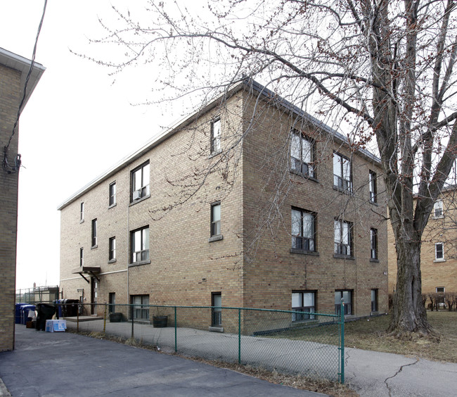 2910 Keele St in Toronto, ON - Building Photo - Building Photo