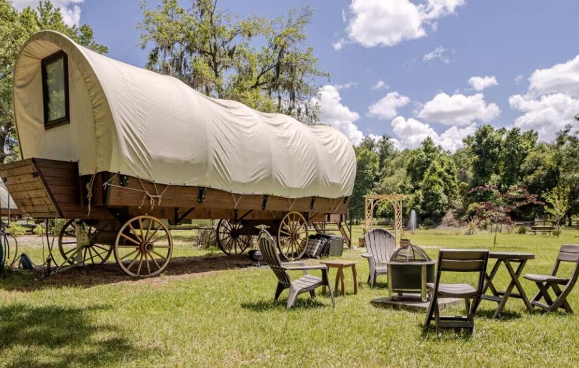 1208 County Rd 315 in Melrose, FL - Foto de edificio