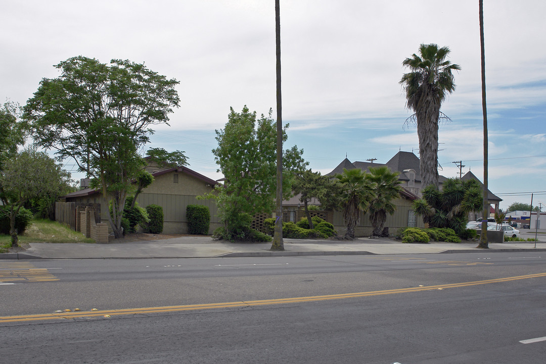 1413 Robertson Blvd in Chowchilla, CA - Building Photo