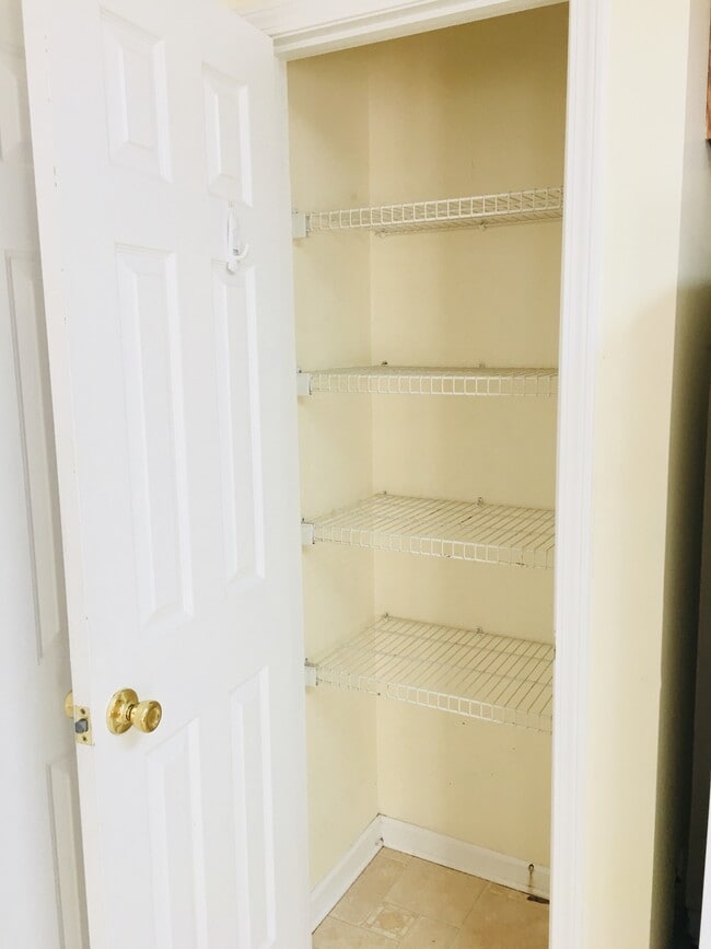 5022 Lea Ann Way in Louisville, KY - Foto de edificio - Building Photo