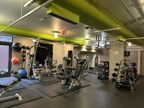 1021 N Garfield St, Unit 334 in Arlington, VA - Building Photo - Building Photo