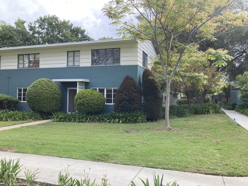 5427 Village Green in Los Angeles, CA - Building Photo