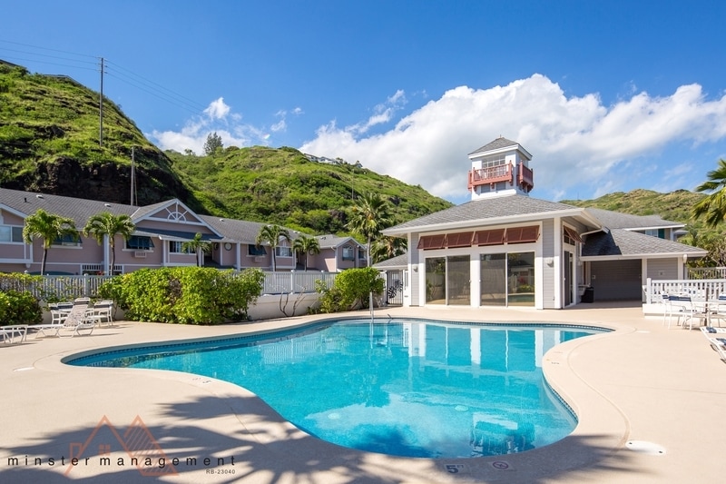 7080 Hawaii Kai Dr in Honolulu, HI - Building Photo