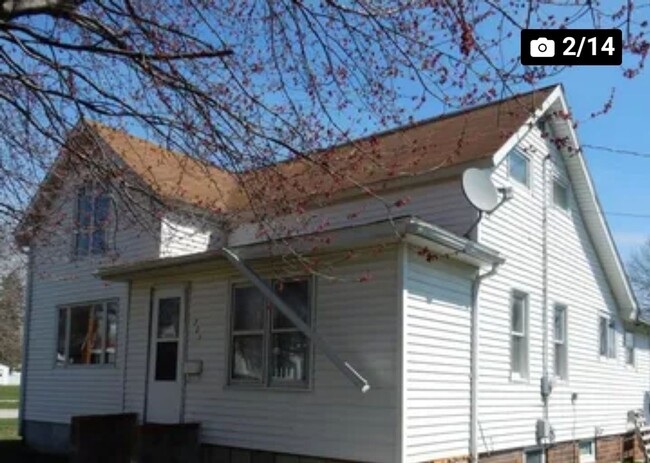 705 Franklin St in Ackley, IA - Building Photo - Building Photo