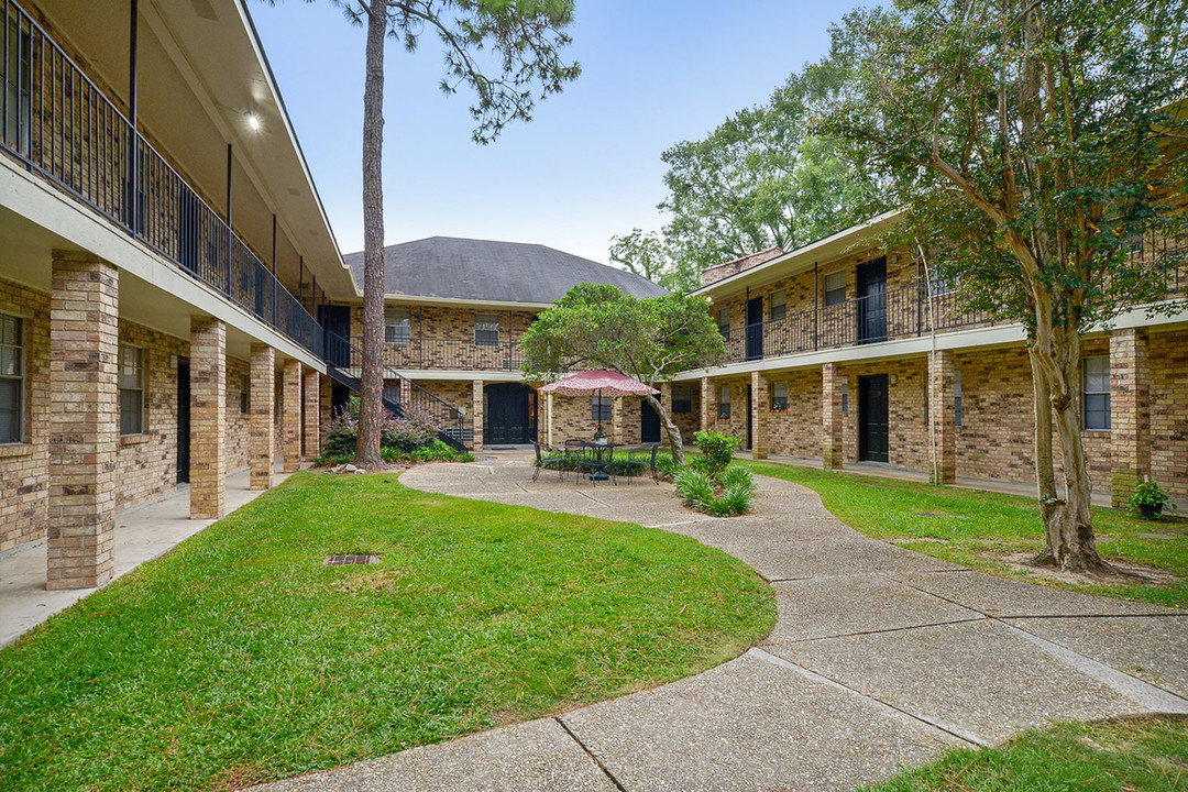 Park Regency in Baton Rouge, LA - Building Photo