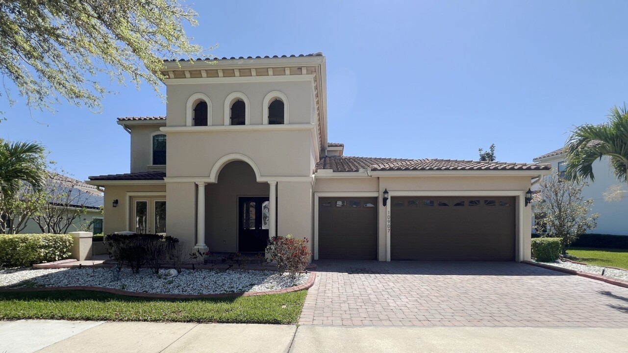 10907 Mobberley Cir in Orlando, FL - Building Photo