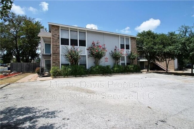 11800 Alpheus Ave in Austin, TX - Foto de edificio - Building Photo