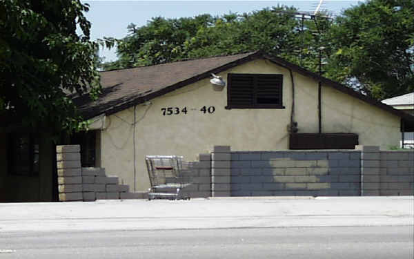 7534-7540 Victoria Ave in Highland, CA - Foto de edificio - Building Photo