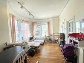 775 Parker St, Unit 1 in Boston, MA - Building Photo - Building Photo