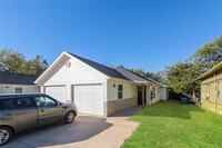 918 N Throckmorton St in Sherman, TX - Building Photo - Building Photo