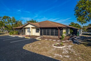 Hertiage Village West in Bradenton, FL - Building Photo