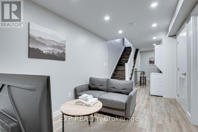 property at 104 Wellington St N