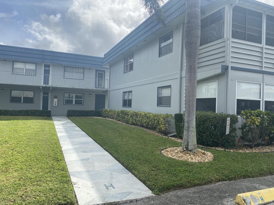 364 Brittany Ave-Unit -364 in Delray Beach, FL - Foto de edificio