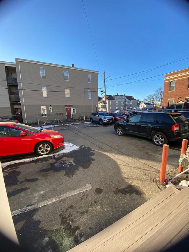 81 S Broadway, Unit 3B in Lawrence, MA - Building Photo - Building Photo