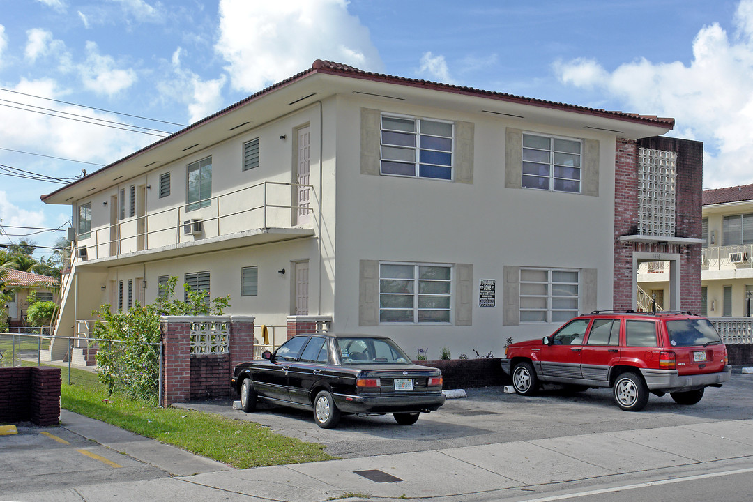 4456 W Flagler St in Miami, FL - Building Photo