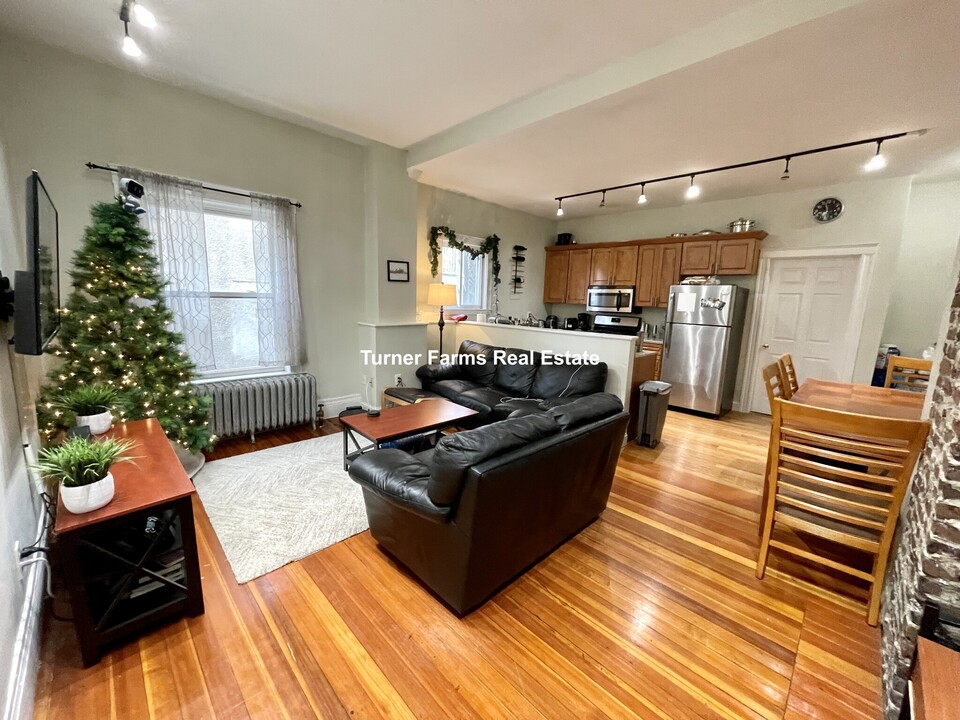 358 Broadway, Unit 1 in Somerville, MA - Foto de edificio