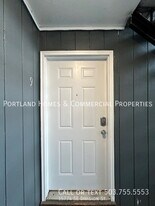 15774 SE Division St in Portland, OR - Building Photo