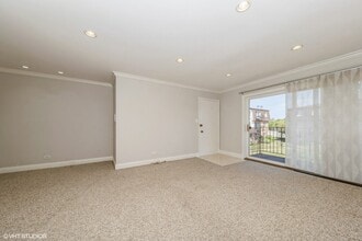 9470 Bay Colony Dr in Des Plaines, IL - Building Photo - Building Photo