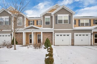 15 Clarice Ln in Cohoes, NY - Building Photo