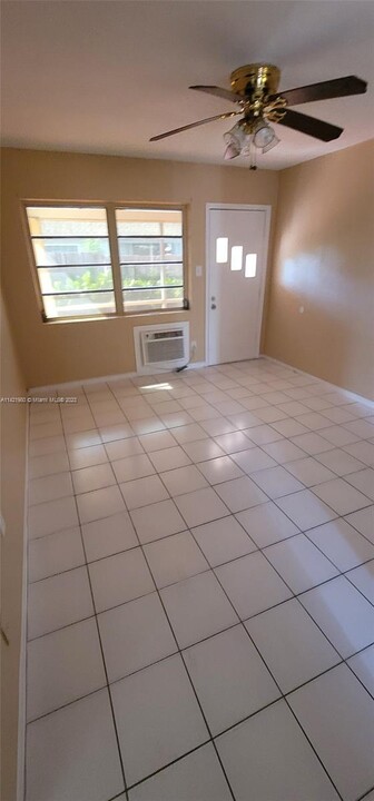 24 SE 11th St, Unit 1-3 in Dania, FL - Building Photo