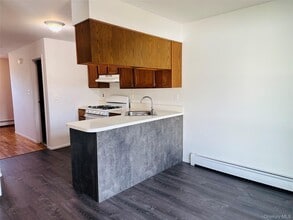 176 Jackson Ave in Syosset, NY - Building Photo - Building Photo