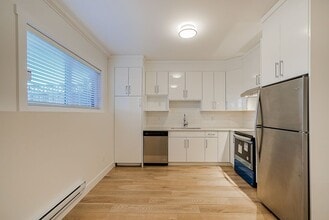 16756 16A Av in Surrey, BC - Building Photo - Building Photo