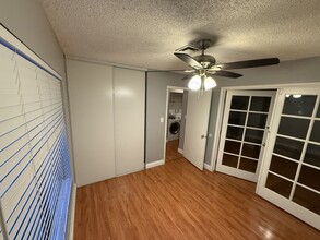 7033 Kenwood St in Las Vegas, NV - Building Photo - Building Photo