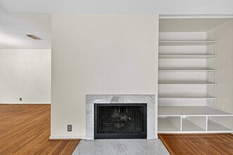 2829 Timmons Ln in Houston, TX - Foto de edificio - Building Photo