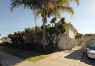 2042 S Holt Ave in Los Angeles, CA - Building Photo - Building Photo