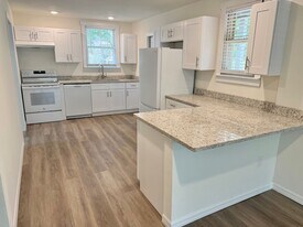 122 E Hibiscus Dr in Lakeland, FL - Building Photo