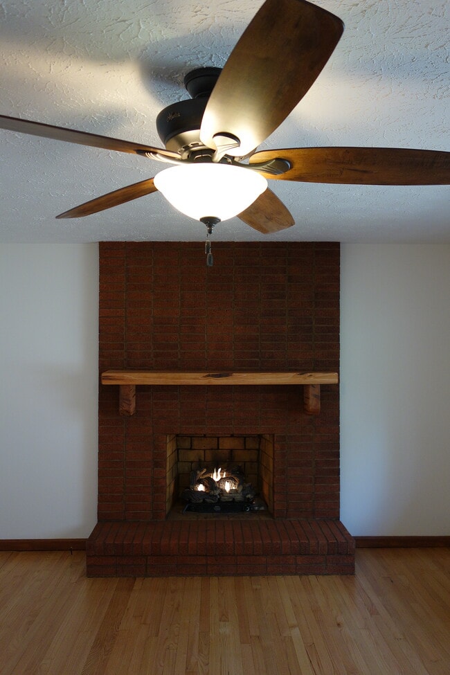 62 Cherry St in Arden, NC - Foto de edificio - Building Photo