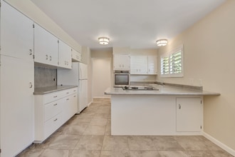 3998 S Oliver Dr in Holladay, UT - Foto de edificio - Building Photo