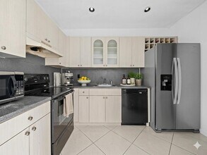1 Jacaranda Country Club Dr, Unit 202 in Plantation, FL - Building Photo - Building Photo