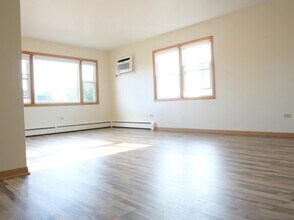 8418 W Oak Ave, Unit 3 in Niles, IL - Building Photo - Building Photo