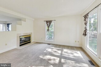 6104 Cool Spring Terrace S in Frederick, MD - Foto de edificio - Building Photo