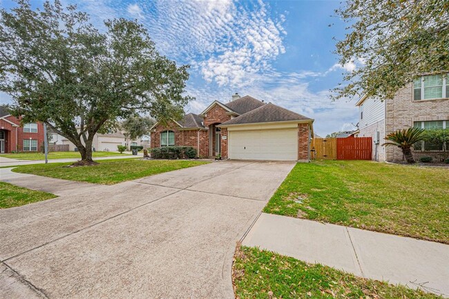 2526 Sunlight Ln in Pearland, TX - Foto de edificio - Building Photo