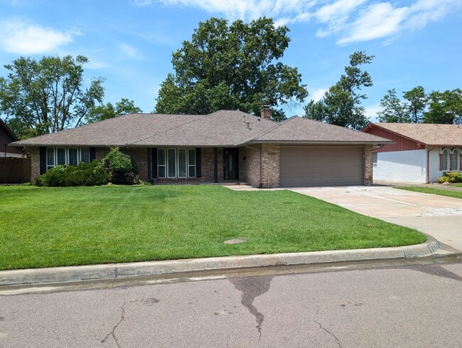 property at 4626 S Maplewood Ave