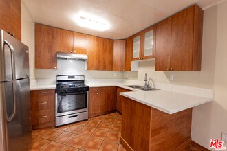 947 Westmoreland Ave in Los Angeles, CA - Building Photo - Building Photo